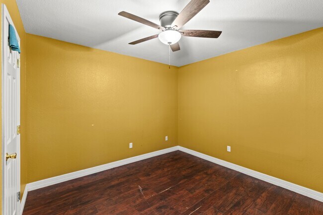 Building Photo - 2106 Mallorca Dr