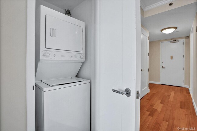 Building Photo - 10 City Pl