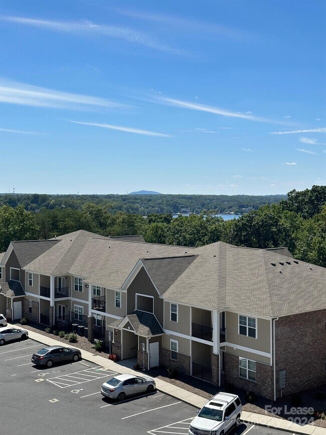 Building Photo - 160 Water Dr