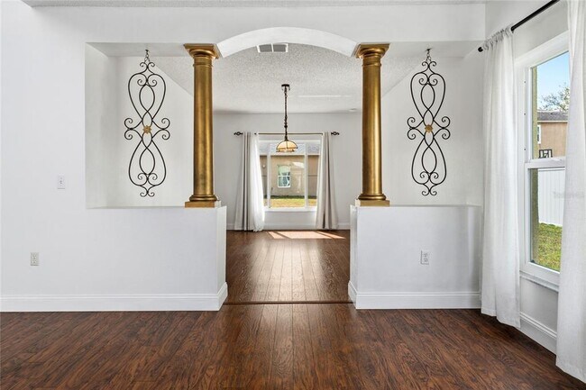 Building Photo - 637 Bittern Ct