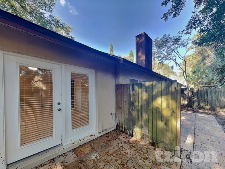 Building Photo - 835 Stonybrook Cir