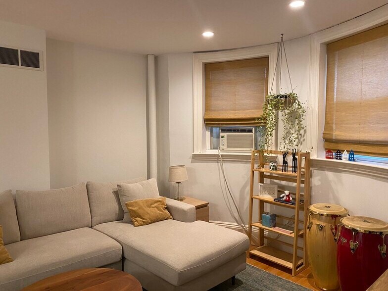 Building Photo - 89 Warren Ave