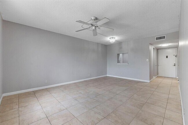 Building Photo - 4354 NW 9th Ave