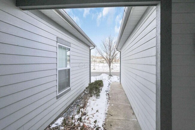 Building Photo - 550 Redwood Ln