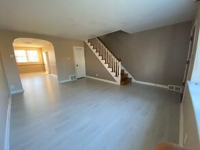 Building Photo - 3 Bedroom and 1 Bathroom House in Northeas...