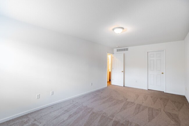 Building Photo - 2612-2614 Northampton Dr.