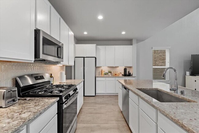 Building Photo - 15815 Eastern Meadowlark Wy