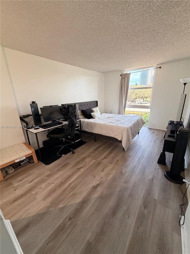 Building Photo - 16851 NE 23rd Ave