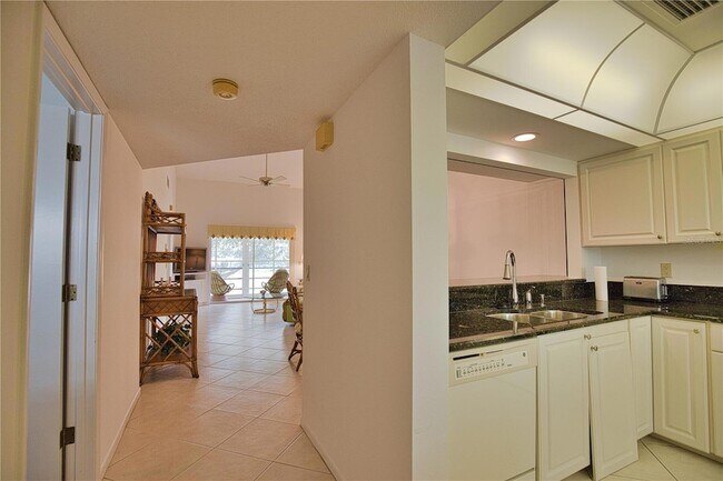 Building Photo - 766 Village Cir