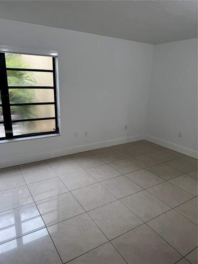 Building Photo - 9285 SW 125th Ave