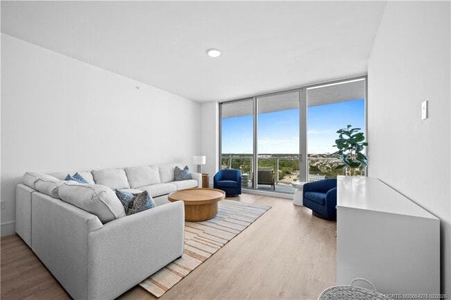 Building Photo - 220 Lake Shore Dr