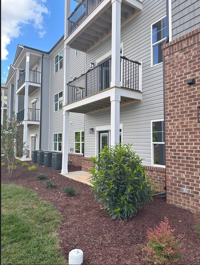 Building Photo - Emerson Point