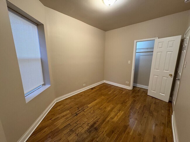 Building Photo - 4827 W Van Buren St