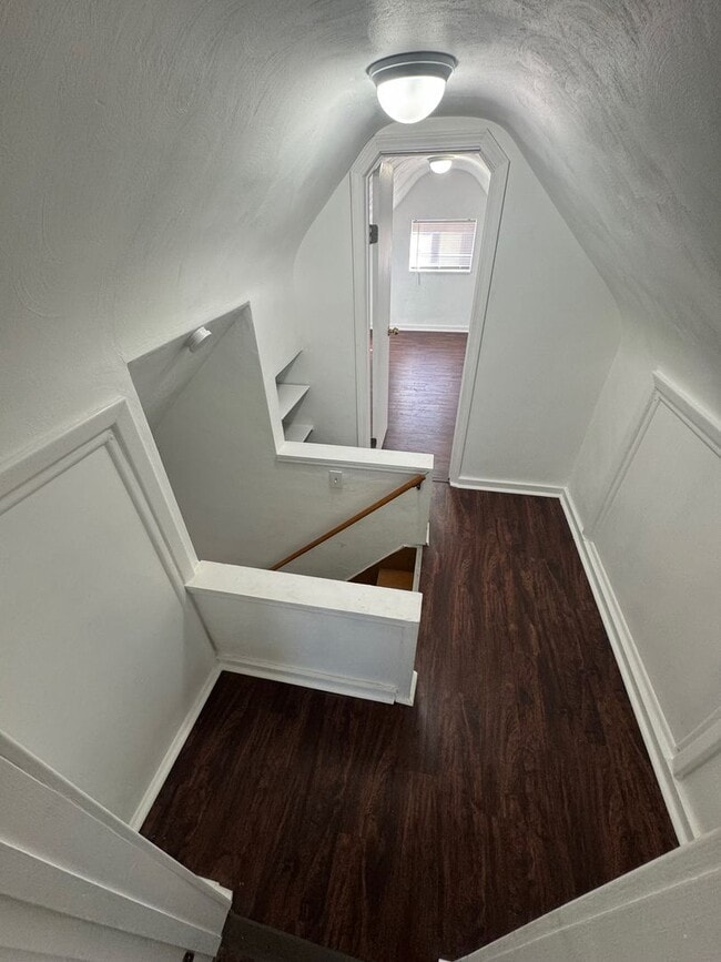 Building Photo - Spacious 4-Bed 2-Bath House!!