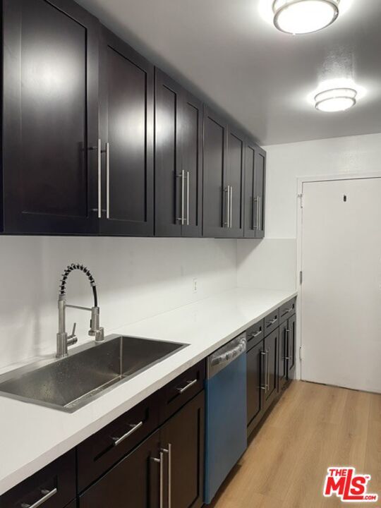 Building Photo - 100 S Doheny Dr