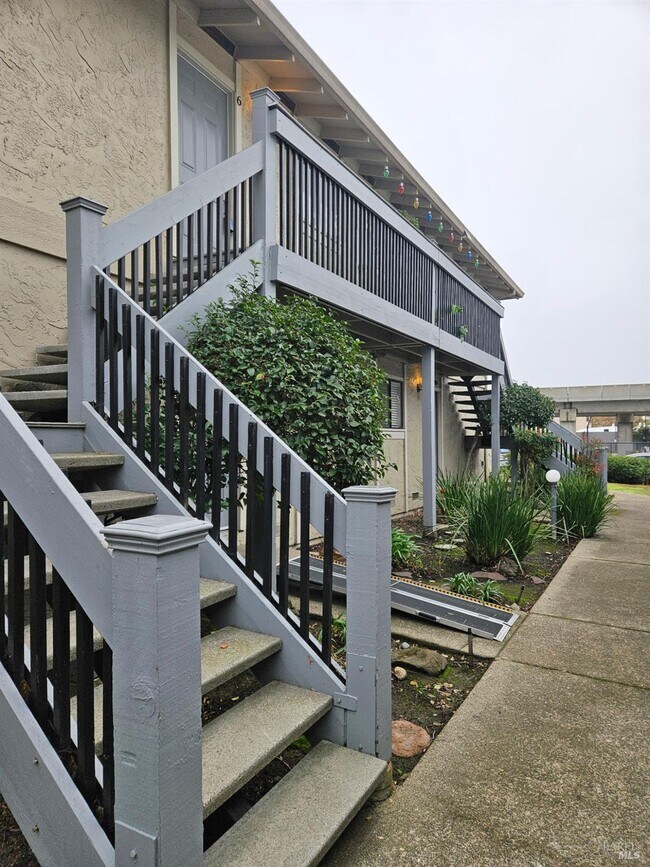 Building Photo - 2601 Sinclair Ave