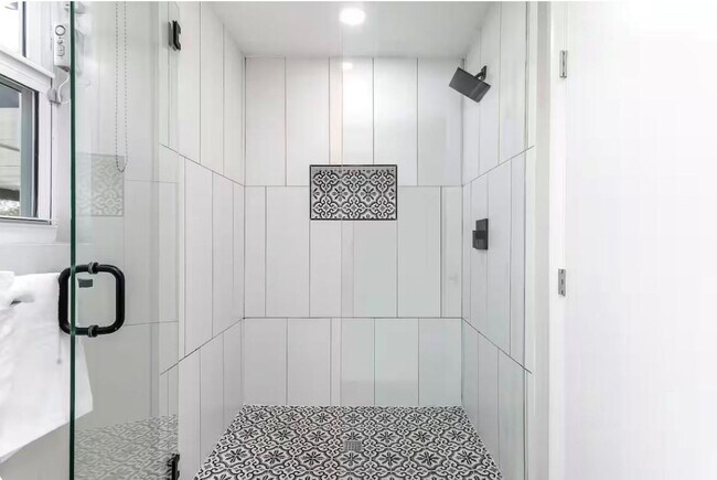 Building Photo - 2648 NW 9th Ln