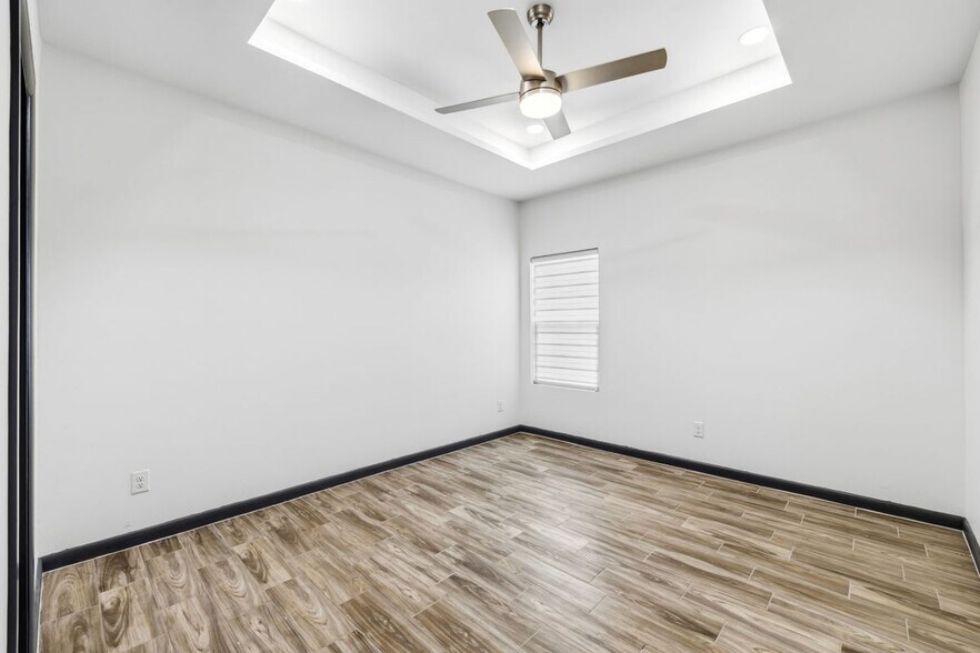 Building Photo - 1408 E Hibiscus Ave