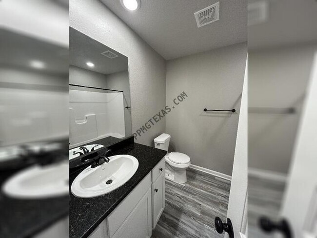 Building Photo - 40 Buena Vis Dr