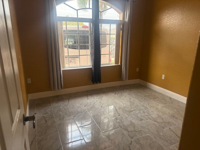 Building Photo - 7772 NW 200th Ln