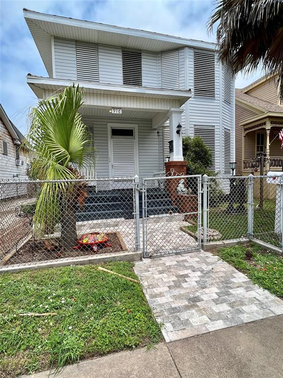 Primary Photo - 916 Avenue H