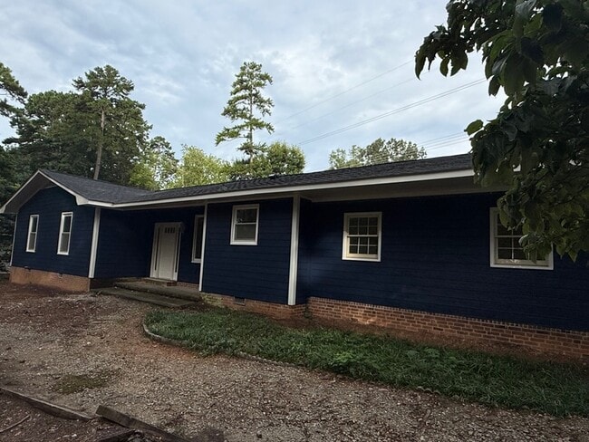 Building Photo - 1208 Lorimer Rd