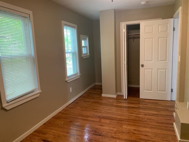 Building Photo - Gorgeous 3BR, Single Family Home IN EAST ROCK! PARKING! LAUNDRY!