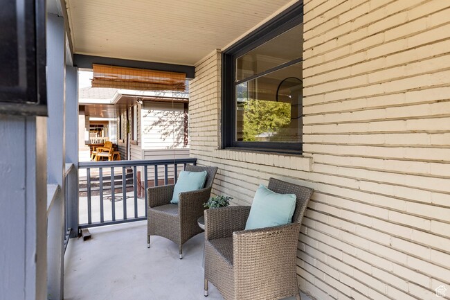 Building Photo - Lovely Liberty Wells Home! TWO Car Garage!...