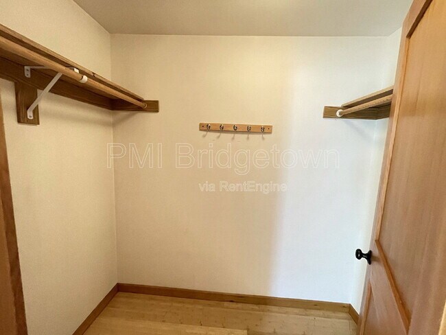 Building Photo - 4704 NE 28th Ave