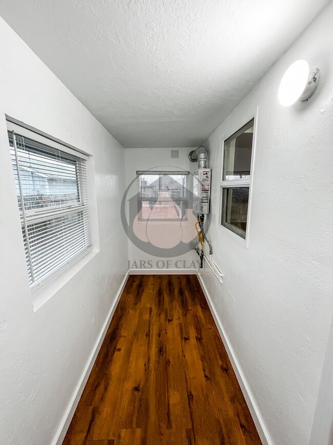 Building Photo - Adorable Craftsman Home in SE Salem