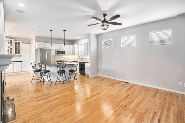 Building Photo - Welcome to this beautifully maintained 4-bedroom, 4-bath home with a dedicated office space