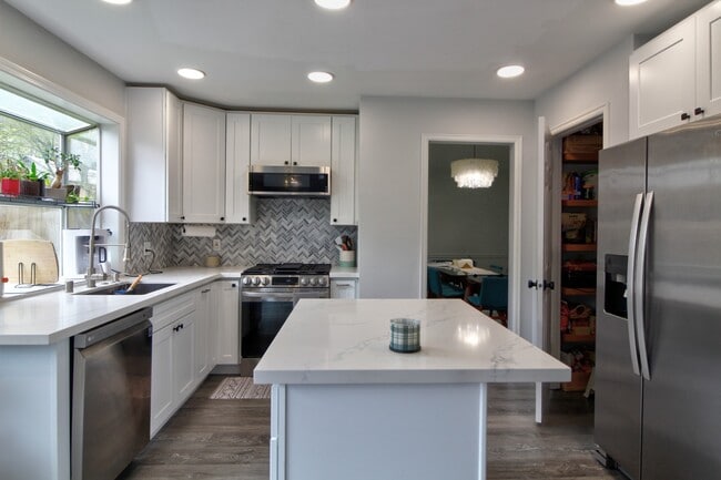 Building Photo - 940 223rd Pl NE