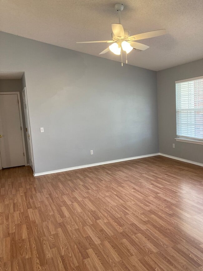 Building Photo - Nice Claremore 3/2/2 Home in Greenbrier Ad...