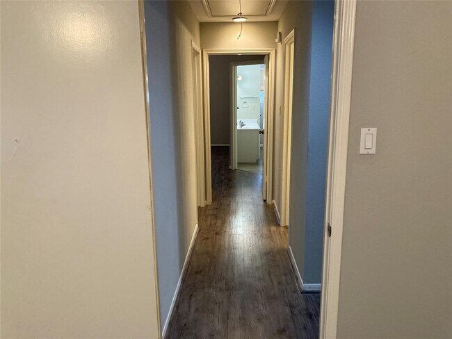 Building Photo - 2734 Colony Dr