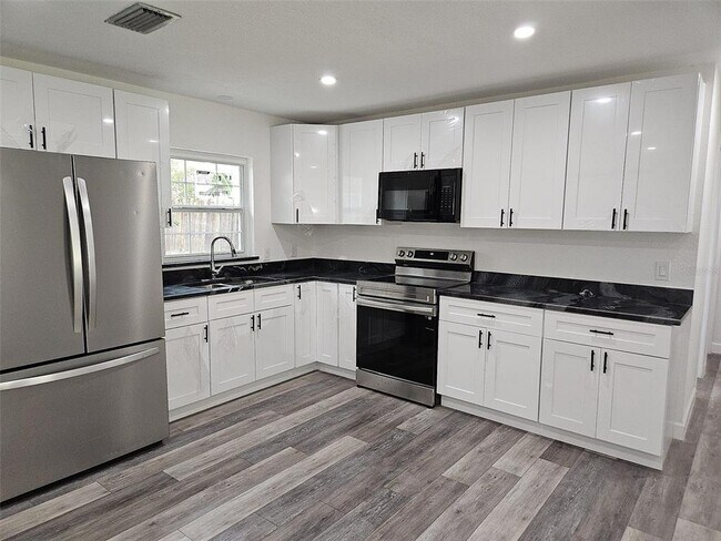 Building Photo - 4051 NW 19th Ave