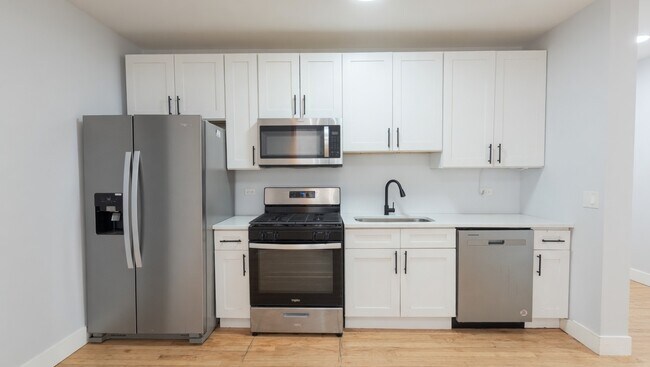 Building Photo - 932 N Richmond St