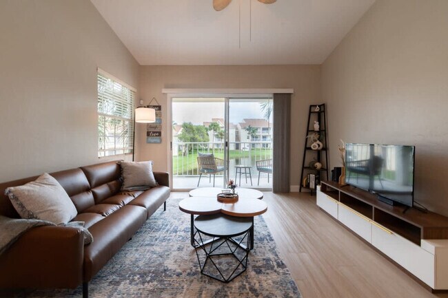 Primary Photo - 1999 Island Club Dr