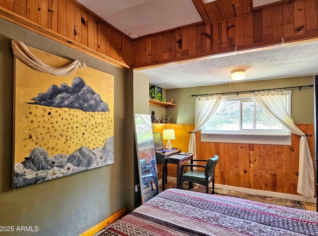 Building Photo - 25 Sowles Ave