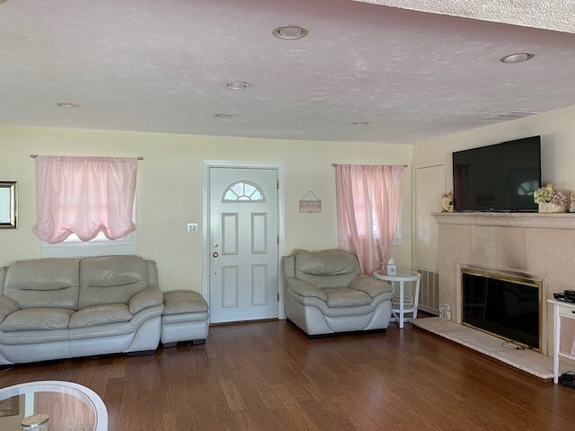 Building Photo - 7353 Phillips St