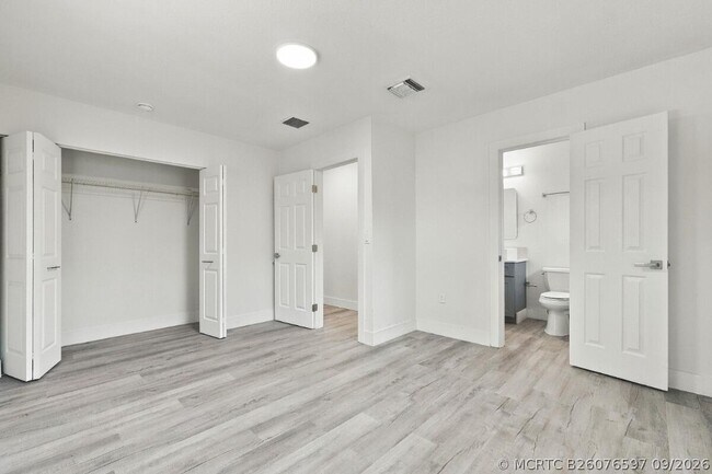 Building Photo - 4952 NW 21st Ave