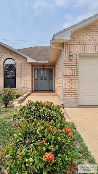 Building Photo - 1587 Pinion Dr