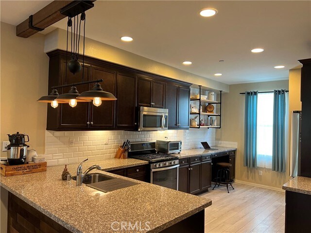 Building Photo - 211 Native