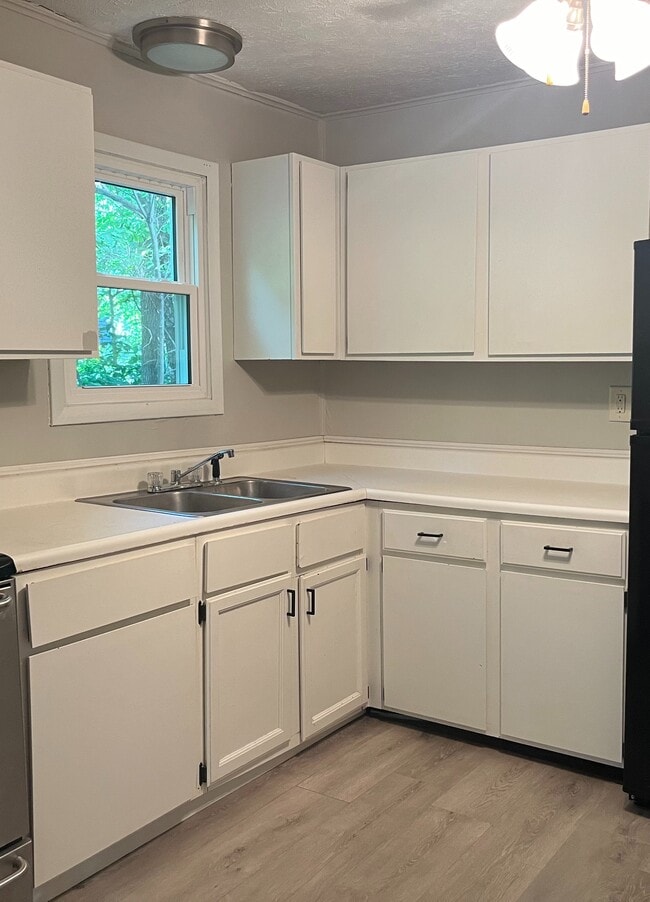 Building Photo - Chinworth