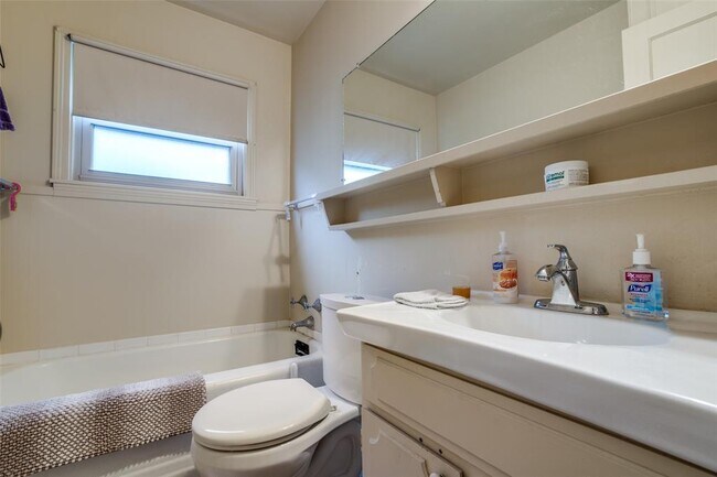 Building Photo - 8421 Baker Dr