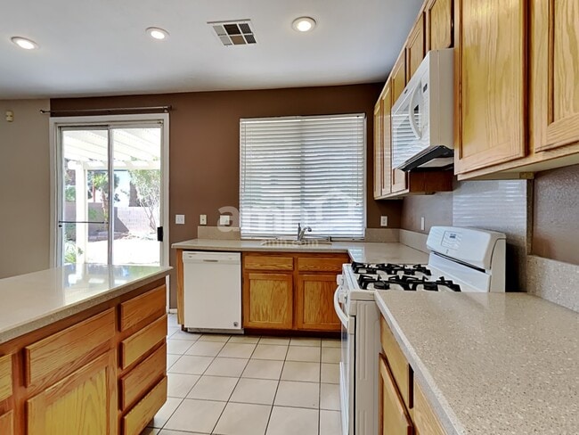 Building Photo - 1330 Summer Dawn Ave