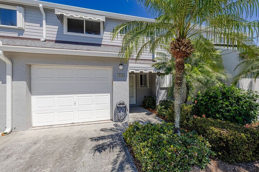Building Photo - 4949 N Hwy A1A