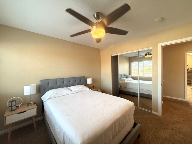 Building Photo - Fully Furnished 4 Bedroom Home! NO HOA! Park up to 6 vehicles! Pool and Spa! Close to Spring Moun...