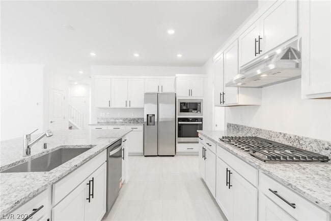 Building Photo - 5749 S Tioga Way