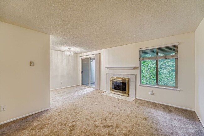 Building Photo - Top-Floor 1Bed/1Bath Apartment in Federal ...
