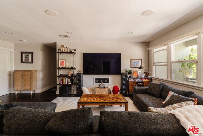 Building Photo - 5940 Matilija Ave